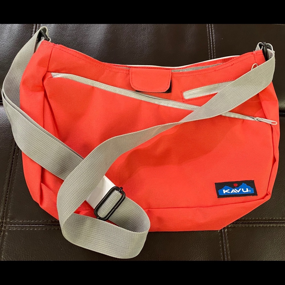 Kavu messenger bag. No tags, but never been used! Melon color.